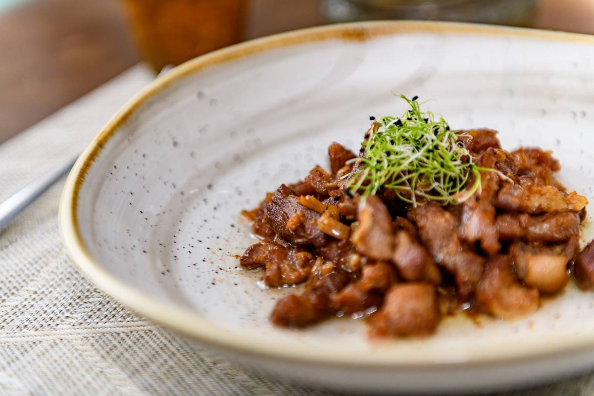 Ceafa la Tigaie cu Usturoi cu Piure de Cartofi 